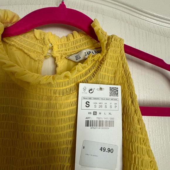 Butter yellow ruffle style dress - Picture 3 of 3